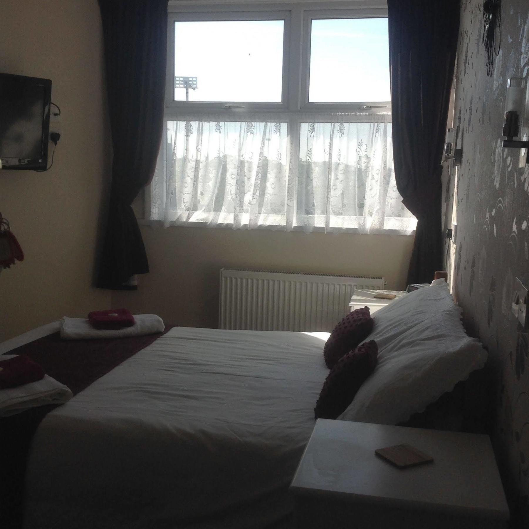 Cleasewood Guest House Great Yarmouth Exterior photo