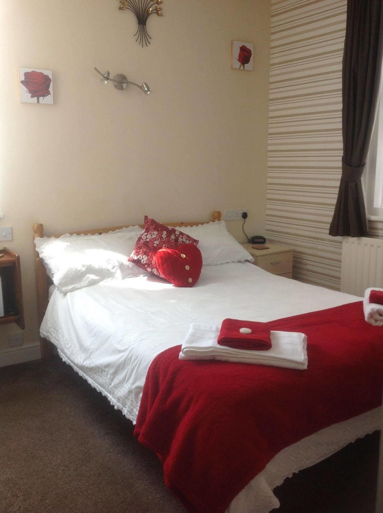 Cleasewood Guest House Great Yarmouth Exterior photo